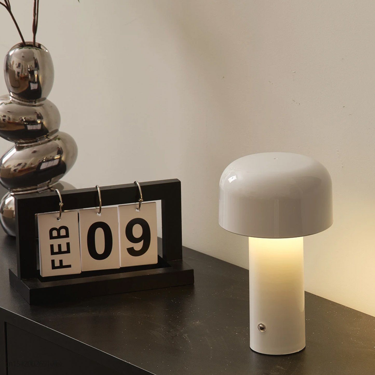 The Manitari Touch Lamp