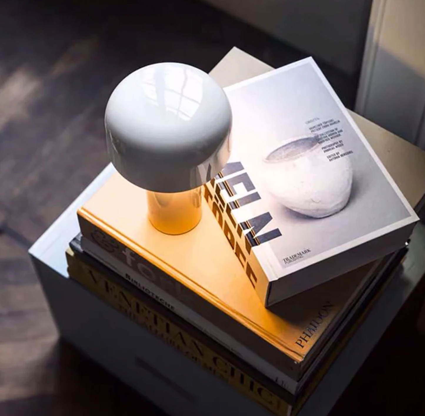 The Manitari Touch Lamp